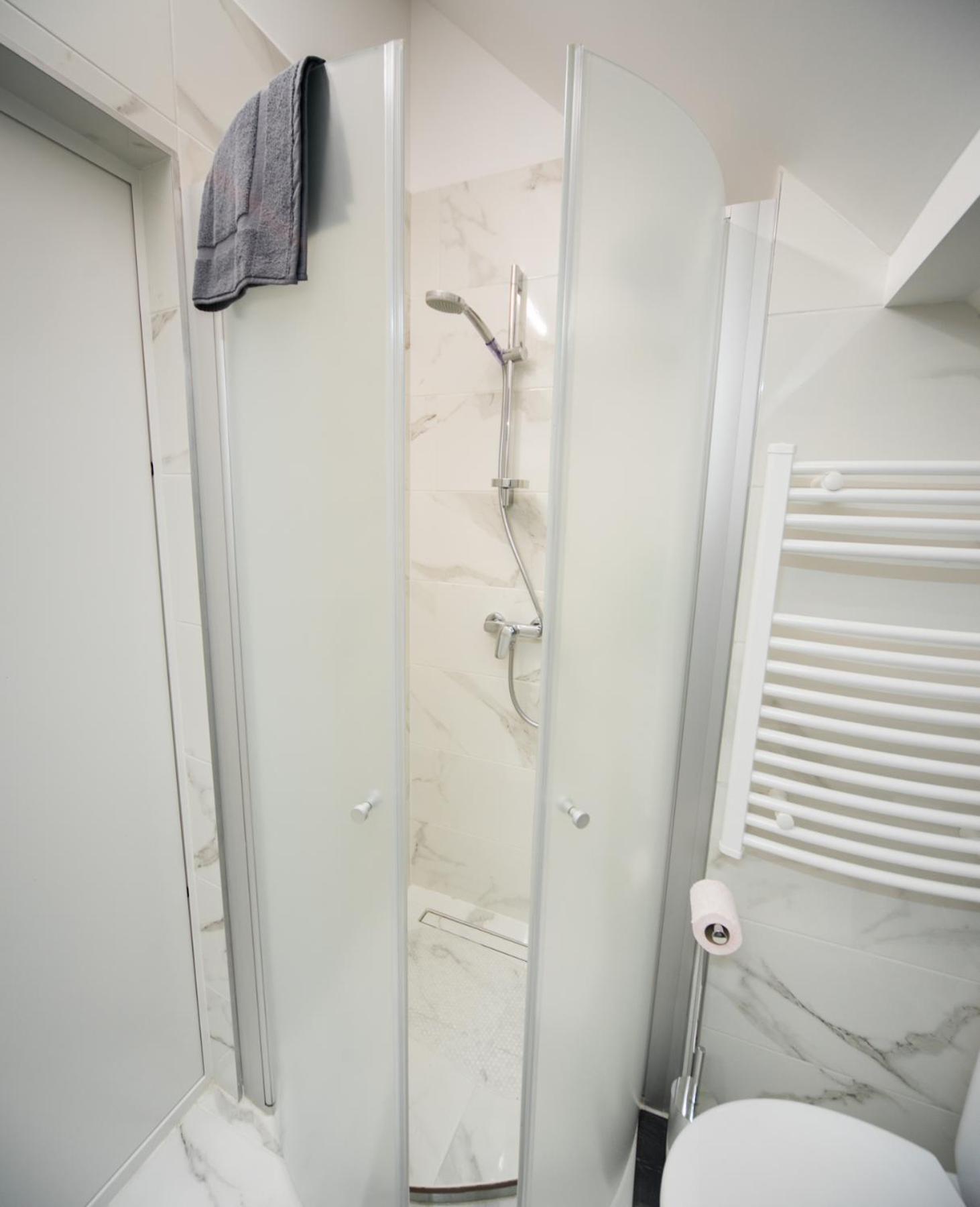 Petro Delux Apartments Kaunas Kültér fotó